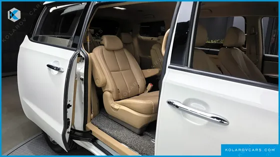 KIA CARNIVAL 9-SEATER NOBLESSE SPECIAL