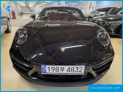 PORSCHE 911 CARRERA 4 GTS CABRIOLET