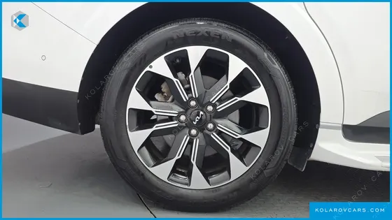 KIA CARNIVAL DIESEL 9-SEATER SIGNATURE