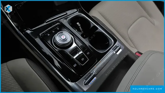 KIA CARNIVAL GASOLINE 7-SEATER SIGNATURE
