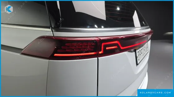 KIA CARNIVAL GASOLINE 7-SEATER SIGNATURE