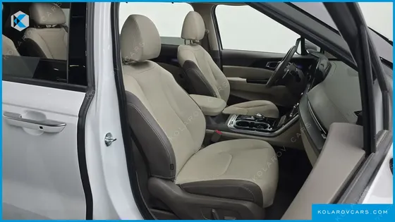 KIA CARNIVAL GASOLINE 7-SEATER SIGNATURE