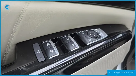 KIA CARNIVAL GASOLINE 7-SEATER SIGNATURE