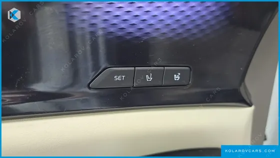 KIA CARNIVAL GASOLINE 7-SEATER SIGNATURE