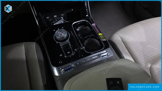 KIA CARNIVAL 7-SEATER HI-LIMOUSINE