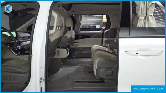 KIA CARNIVAL 7-SEATER HI-LIMOUSINE