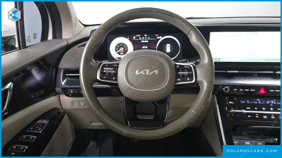 KIA CARNIVAL 7-SEATER HI-LIMOUSINE
