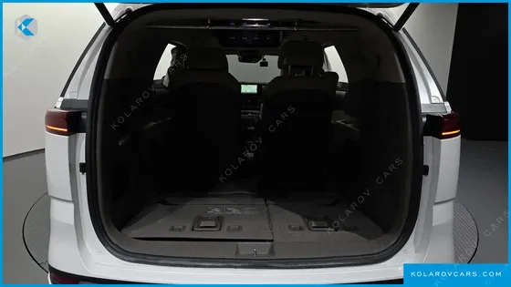 KIA CARNIVAL 7-SEATER HI-LIMOUSINE
