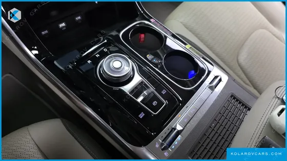 KIA CARNIVAL GASOLINE 9-SEATER HI-LIMOUSINE