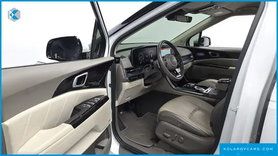 KIA CARNIVAL GASOLINE 9-SEATER HI-LIMOUSINE