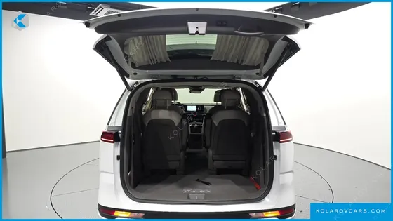 KIA CARNIVAL GASOLINE 9-SEATER HI-LIMOUSINE