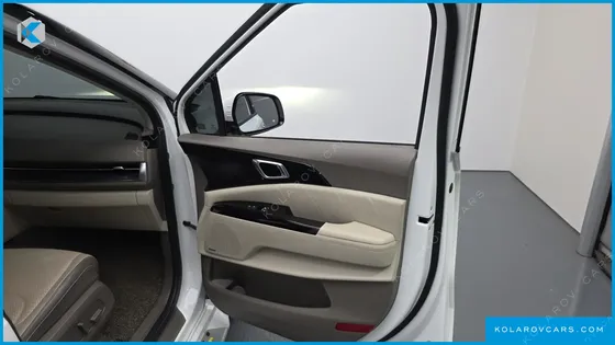 KIA CARNIVAL GASOLINE 7-SEATER HI-LIMOUSINE