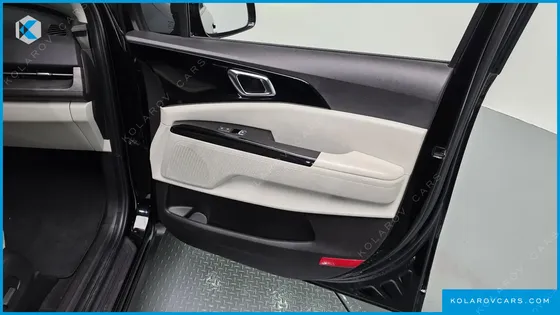 KIA CARNIVAL DIESEL 9-SEATER NOBLESSE