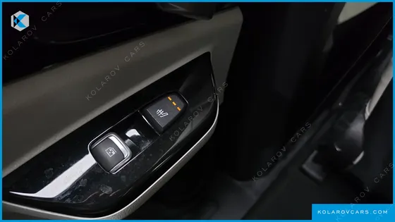 KIA CARNIVAL DIESEL 9-SEATER NOBLESSE