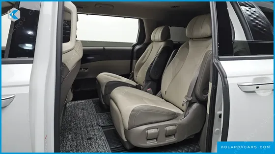 KIA CARNIVAL GASOLINE 7-SEATER SIGNATURE