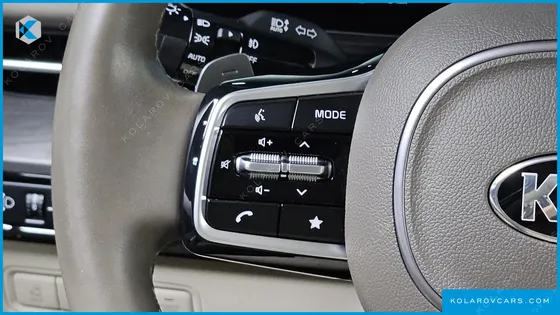 KIA CARNIVAL GASOLINE 7-SEATER SIGNATURE
