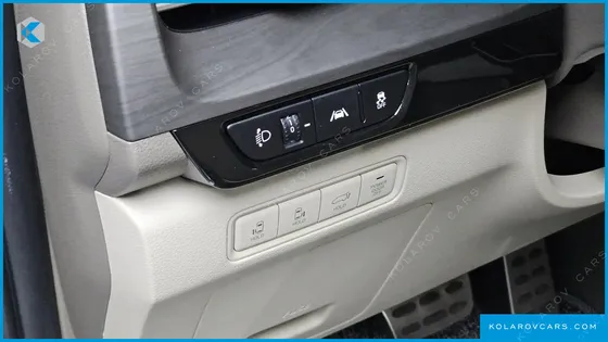 KIA CARNIVAL GASOLINE 7-SEATER SIGNATURE