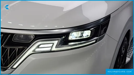 KIA CARNIVAL GASOLINE 7-SEATER SIGNATURE