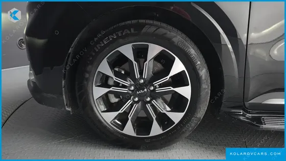 KIA CARNIVAL GASOLINE 9-SEATER SIGNATURE