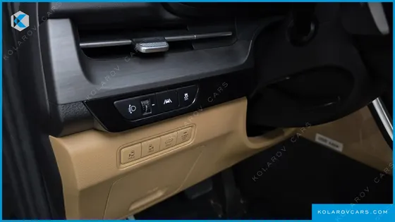 KIA CARNIVAL GASOLINE 9-SEATER SIGNATURE