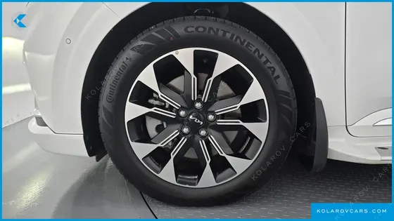 KIA CARNIVAL DIESEL 9-SEATER HI-LIMOUSINE