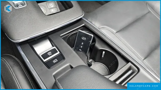 HYUNDAI GRANDEUR 3.0 LPI RENT CAR