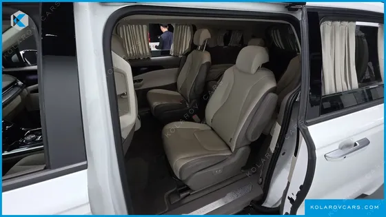 KIA CARNIVAL GASOLINE 9-SEATER HI-LIMOUSINE