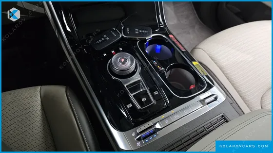 KIA CARNIVAL GASOLINE 9-SEATER HI-LIMOUSINE