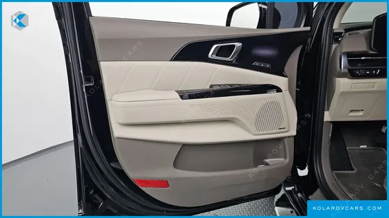 KIA CARNIVAL GASOLINE 9-SEATER HI-LIMOUSINE
