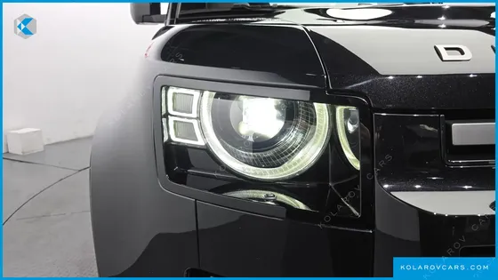 LAND ROVER DEFENDER 110 P300 X-DYNAMIC SE