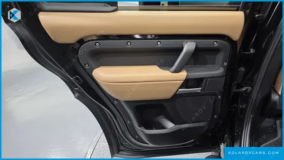 LAND ROVER DEFENDER 110 P300 X-DYNAMIC SE