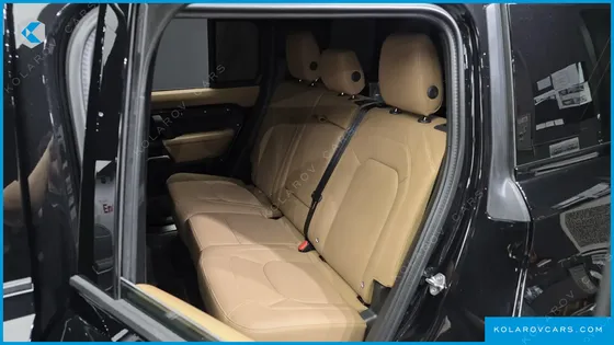 LAND ROVER DEFENDER 110 P300 X-DYNAMIC SE