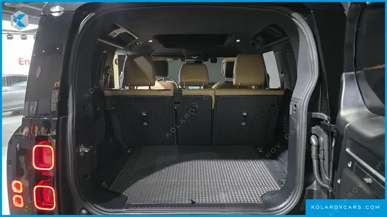 LAND ROVER DEFENDER 110 P300 X-DYNAMIC SE