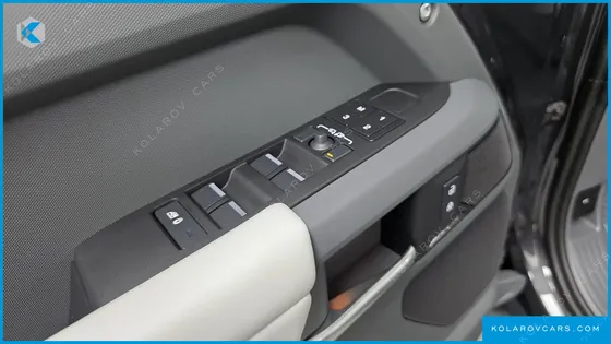 LAND ROVER DEFENDER 110 P300 X-DYNAMIC SE