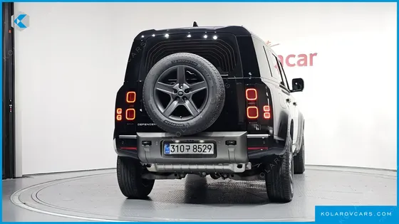 LAND ROVER DEFENDER 110 P300 X-DYNAMIC SE