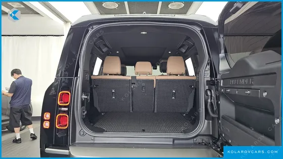 LAND ROVER DEFENDER 110 P300 X-DYNAMIC SE