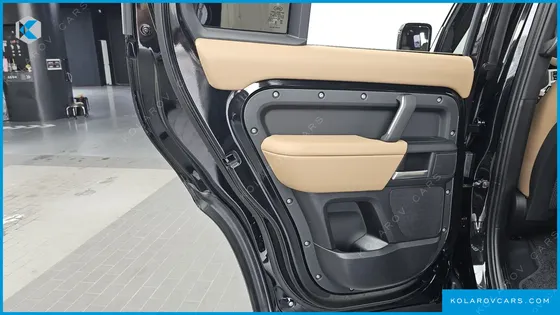 LAND ROVER DEFENDER 110 P300 X-DYNAMIC SE
