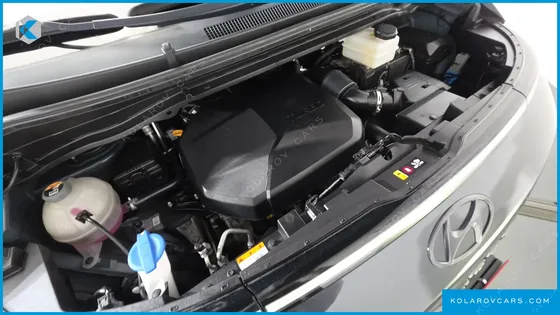 HYUNDAI STARIA 4WD LOUNGE 9-SEATER