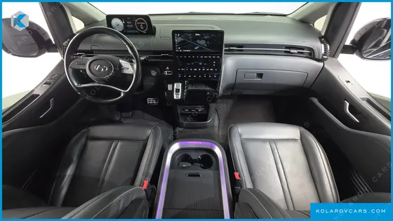 HYUNDAI STARIA 4WD LOUNGE 9-SEATER