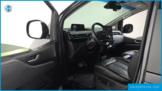 HYUNDAI STARIA 4WD LOUNGE 9-SEATER