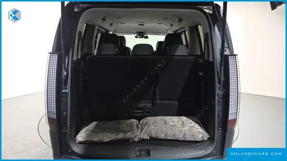 HYUNDAI STARIA 4WD LOUNGE 9-SEATER
