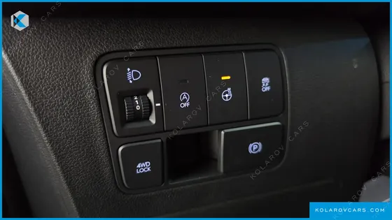 HYUNDAI STARIA 4WD LOUNGE 9-SEATER