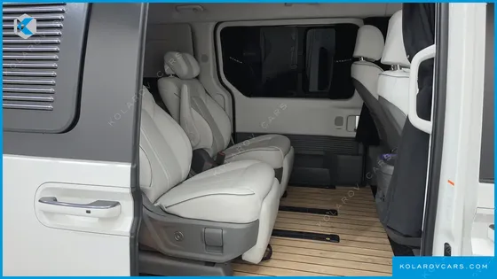 HYUNDAI STARIA 4WD LOUNGE 7-SEATER