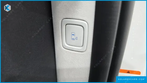 HYUNDAI STARIA 4WD LOUNGE 7-SEATER