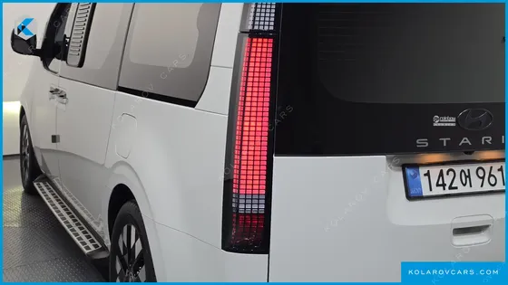 HYUNDAI STARIA 4WD LOUNGE 7-SEATER