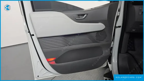 HYUNDAI STARIA 4WD LOUNGE 7-SEATER