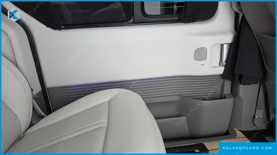 HYUNDAI STARIA 4WD LOUNGE 7-SEATER