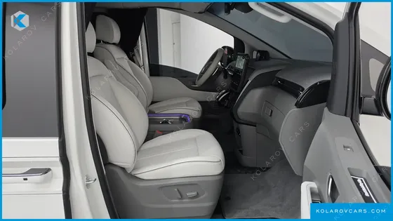 HYUNDAI STARIA 4WD LOUNGE 7-SEATER