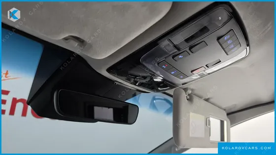 HYUNDAI STARIA 4WD LOUNGE 7-SEATER