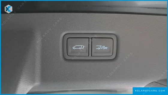 HYUNDAI STARIA 4WD LOUNGE 9-SEATER